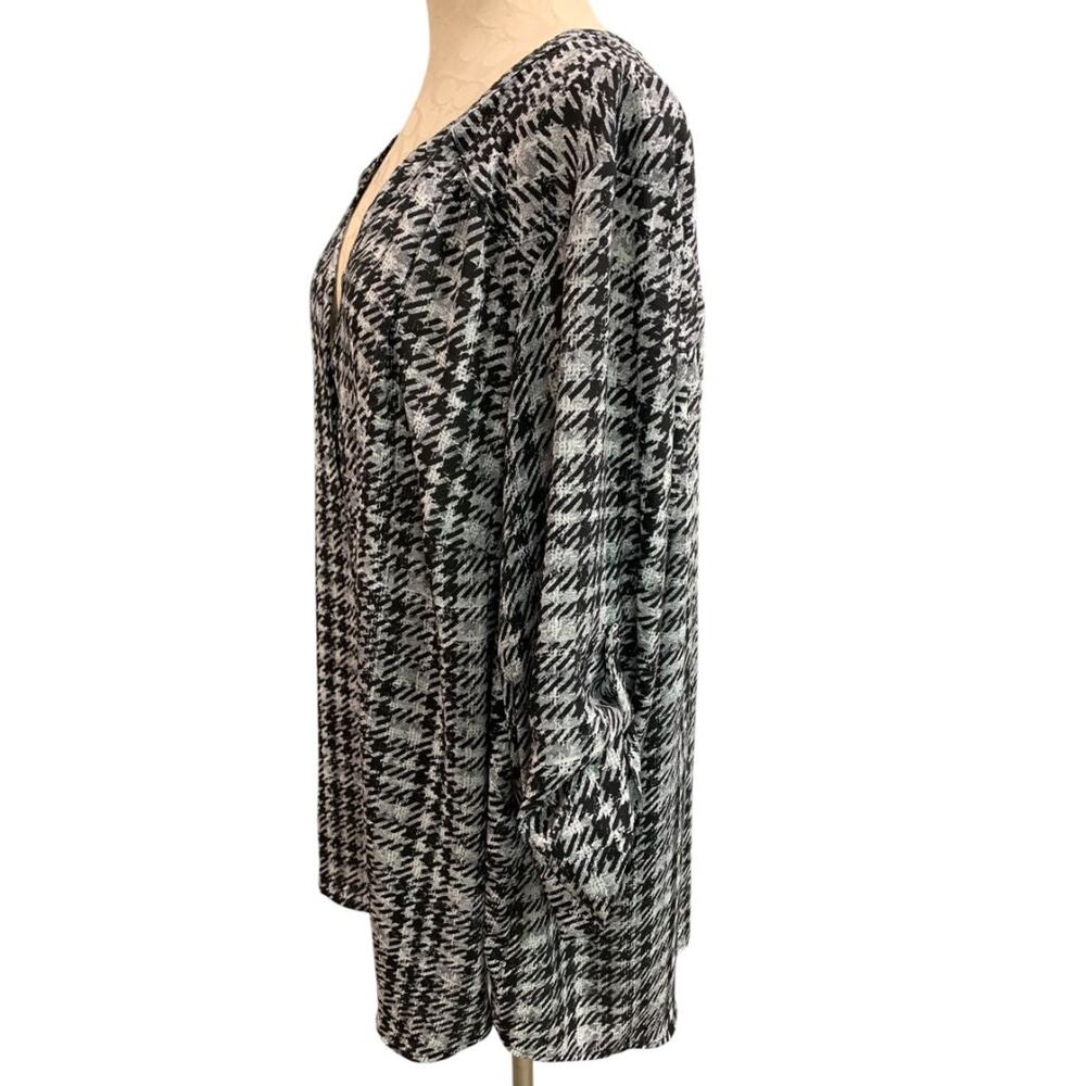 Size 5X Torrid Harper Blouse Shirt Womens Black Gray Roll Tab Sleeve - Picture 4 of 9